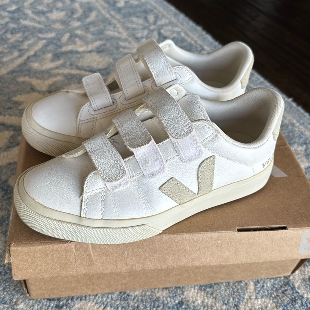 Veja Tennis Shoes